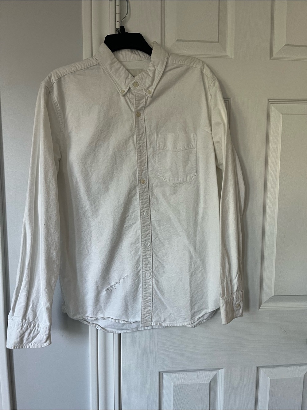 American Eagle Outfitters White Long-Sleeve Button-Down Shirt